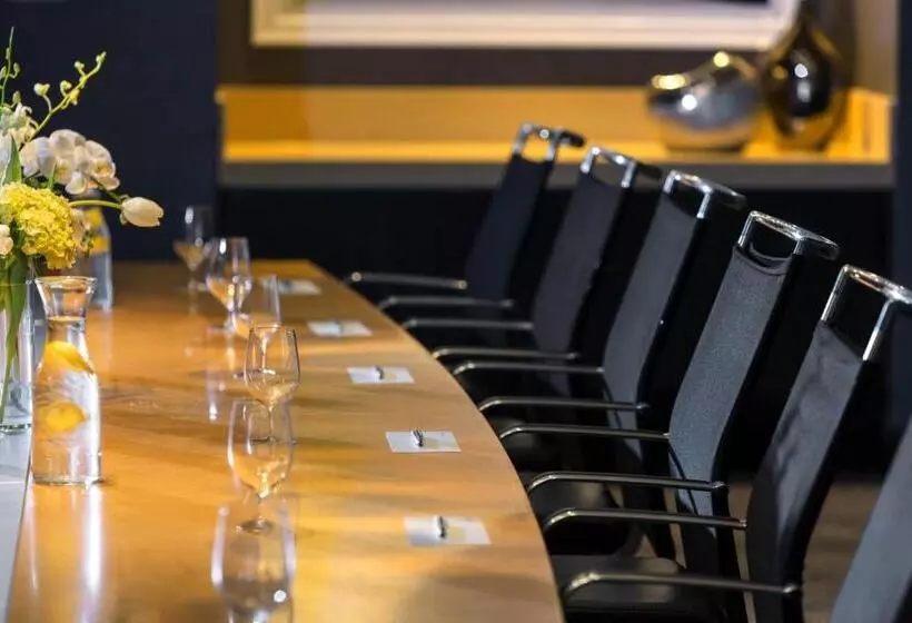 ホテル Renaissance Palm Springs