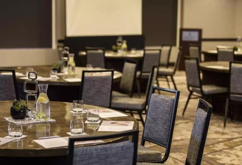 ホテル Renaissance Palm Springs