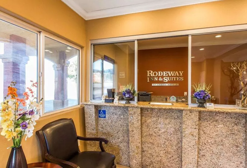 فندق Rodeway Inn & Suites Corona
