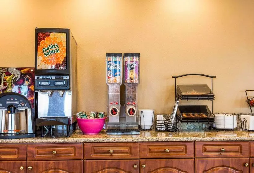 فندق Rodeway Inn & Suites Corona