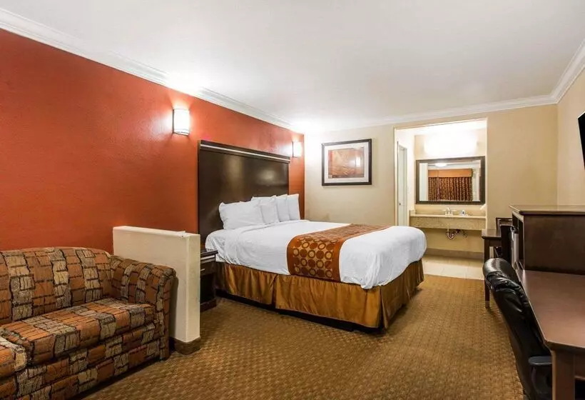 فندق Rodeway Inn & Suites Corona