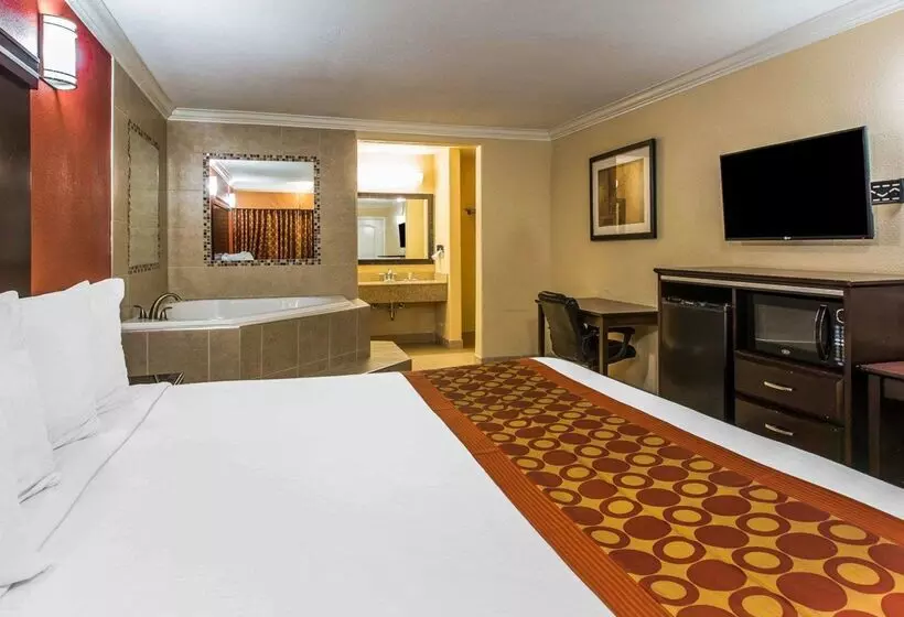 فندق Rodeway Inn & Suites Corona