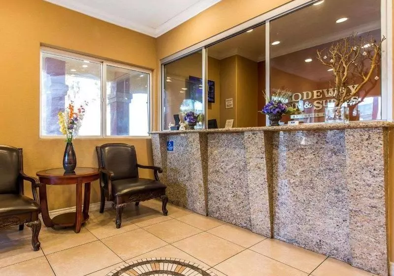 فندق Rodeway Inn & Suites Corona