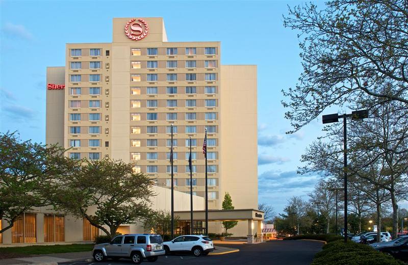 Отель Sheraton Bucks County Langhorne