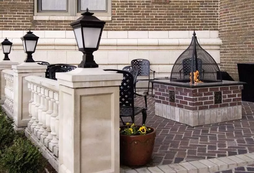 The Raphael Hotel, Autograph Collection