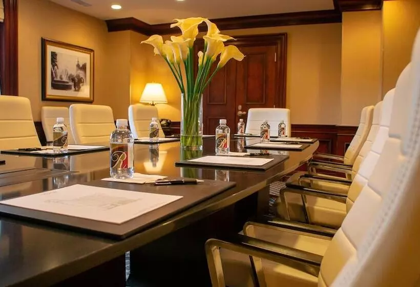 The Raphael Hotel, Autograph Collection