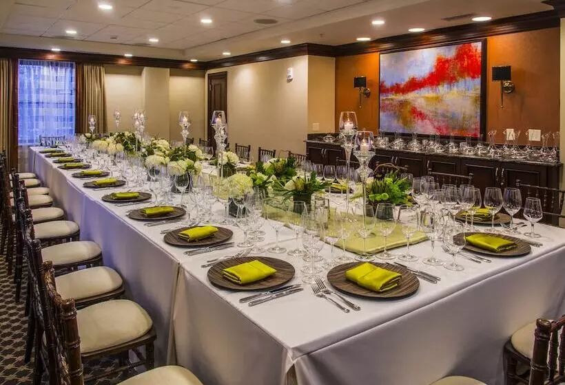 The Raphael Hotel, Autograph Collection