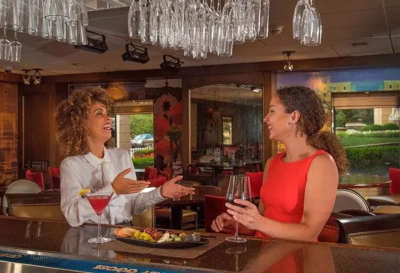 The Raphael Hotel, Autograph Collection