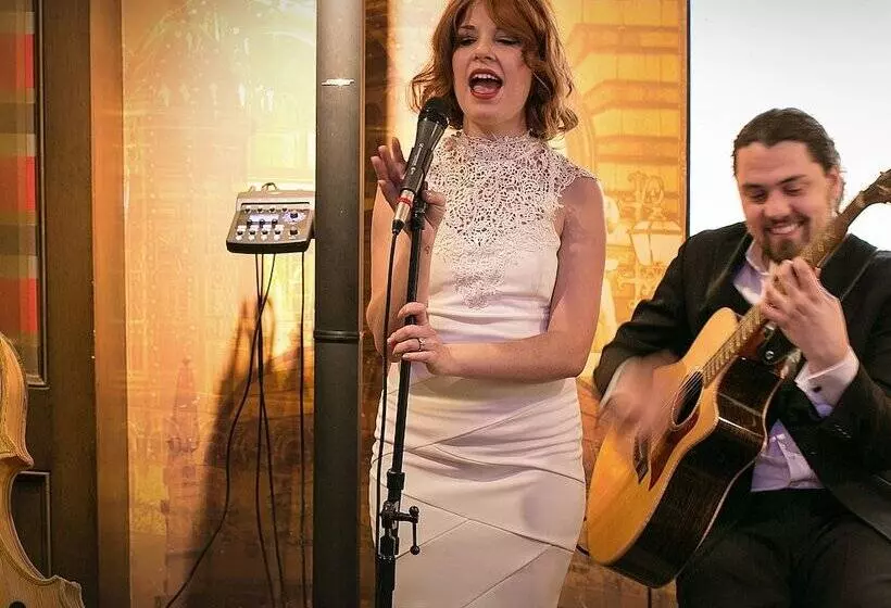 The Raphael Hotel, Autograph Collection