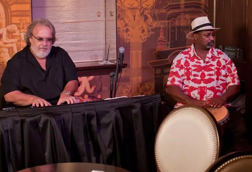 The Raphael Hotel, Autograph Collection