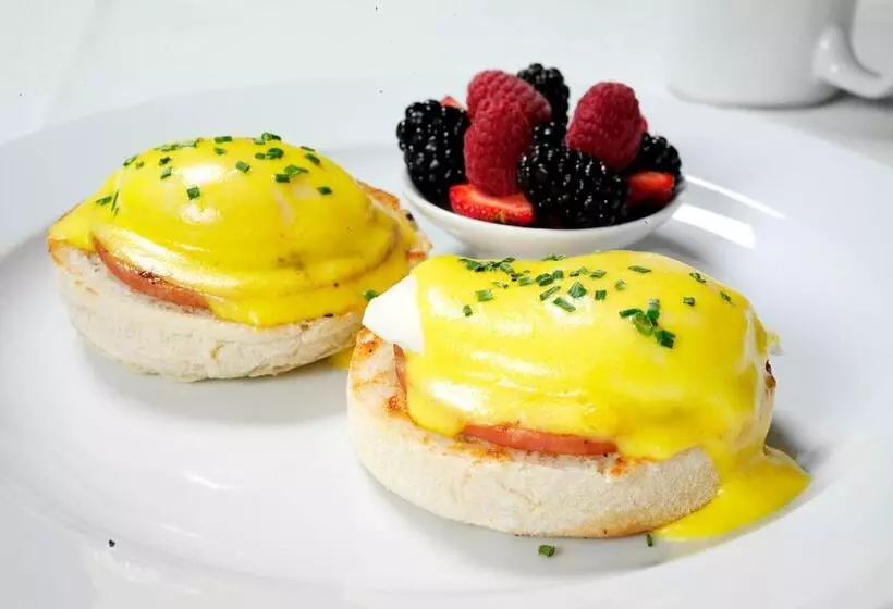 The Raphael Hotel, Autograph Collection