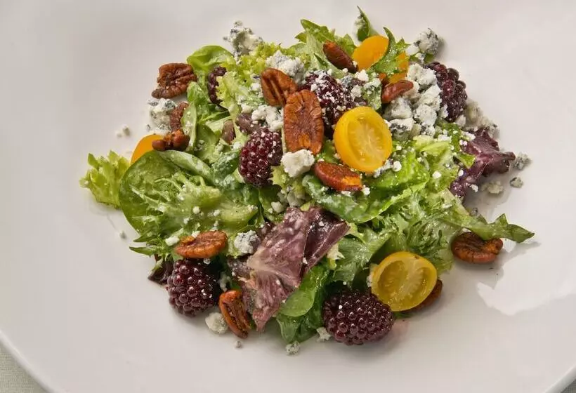 The Raphael Hotel, Autograph Collection