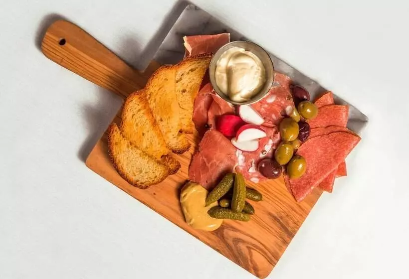 The Raphael Hotel, Autograph Collection