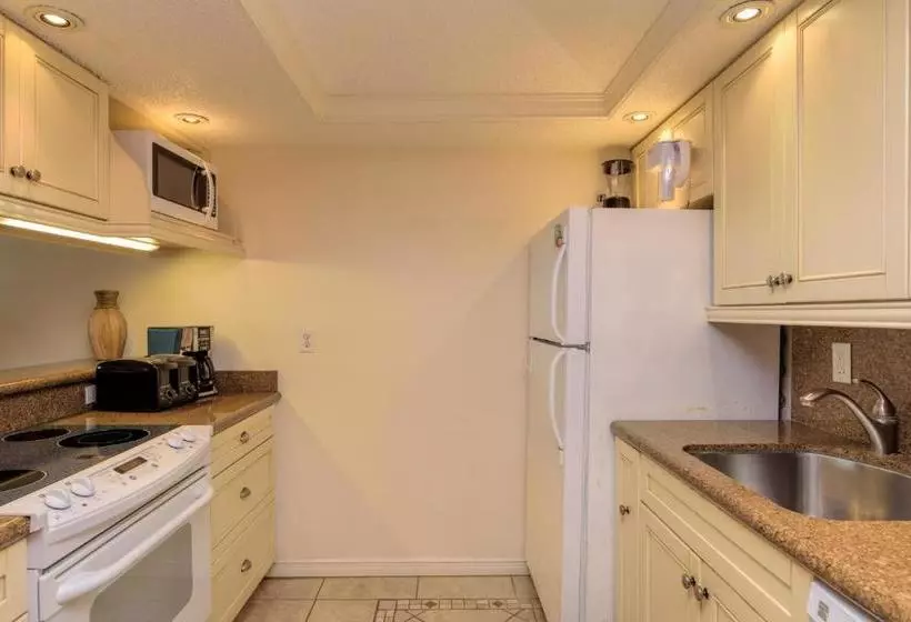 Hotelli Tiki 230  Beach Please