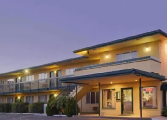 فندق Travelodge 4th Avenue