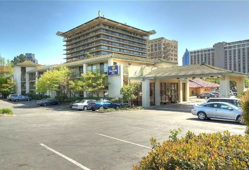 فندق Vagabond Inn Executive Old Town