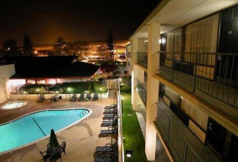 هتل Vagabond Inn Executive Old Town