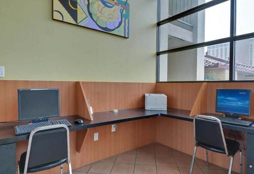 هتل Vagabond Inn Executive Old Town