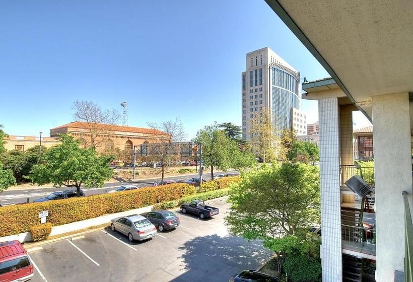 هتل Vagabond Inn Executive Old Town