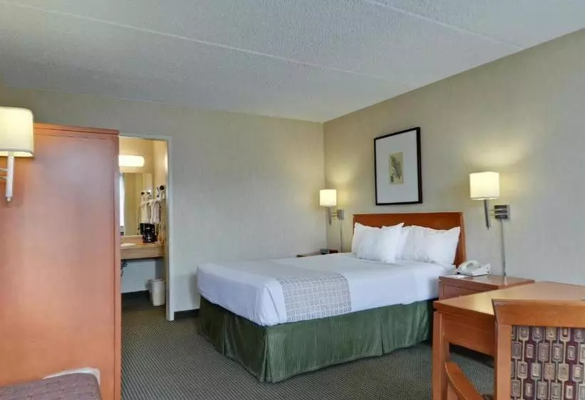 فندق Vagabond Inn Executive Old Town