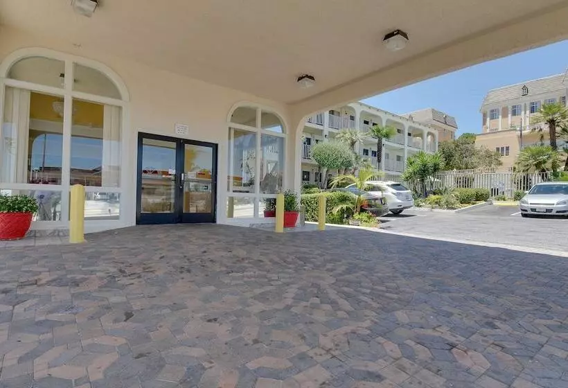 בית מלון כפרי Vagabond Inn San Pedro