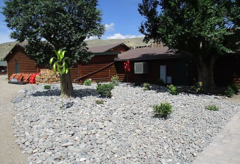 هتل Yellowstone Valley Inn