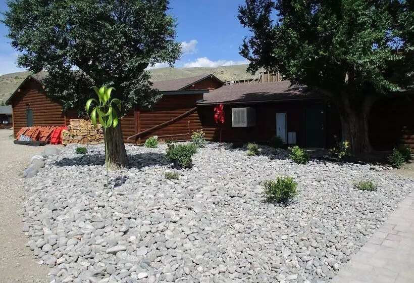 هتل Yellowstone Valley Inn