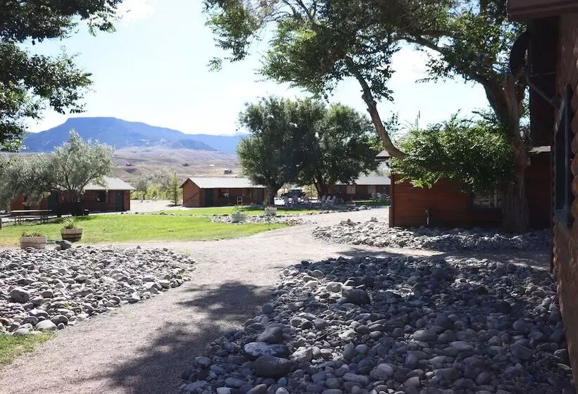 هتل Yellowstone Valley Inn