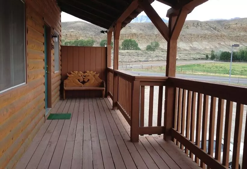 هتل Yellowstone Valley Inn