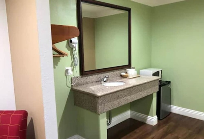 فندق على الطريق American Inn & Suites Lax
