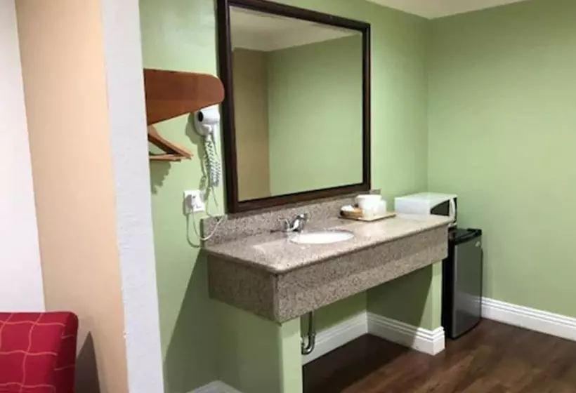 فندق على الطريق American Inn & Suites Lax