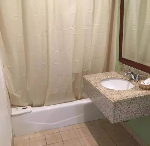 فندق على الطريق American Inn & Suites Lax