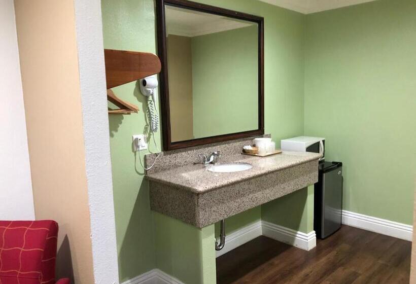 فندق على الطريق American Inn & Suites Lax