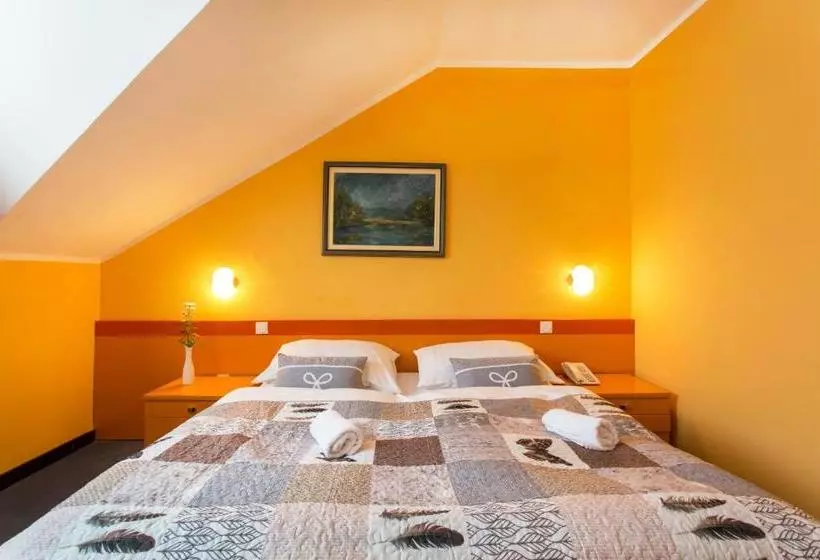 Hotel Alma & Castle Hrib