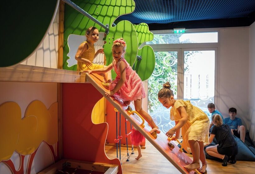 فندق Aminess Lišanj Family