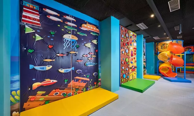 ホテル Aminess Lišanj Family