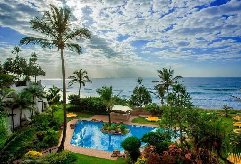 هتل Cabana Beach Resort