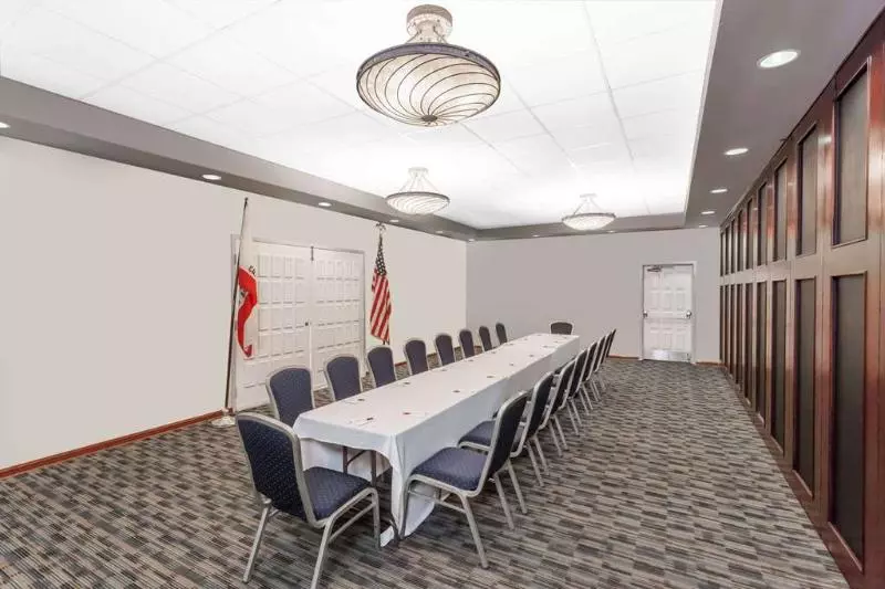 בית מלון כפרי Doubletree By Hilton Palmdale, Ca