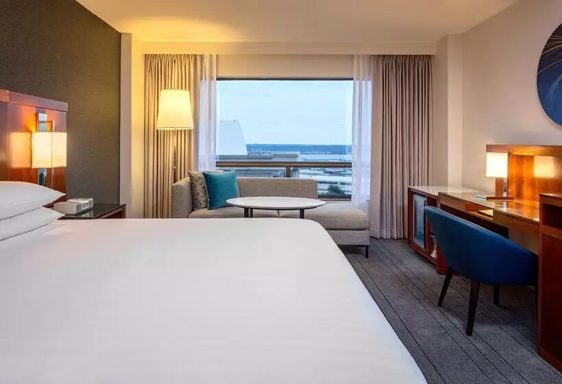 Отель Hyatt Regency Crystal City At Reagan National Airport