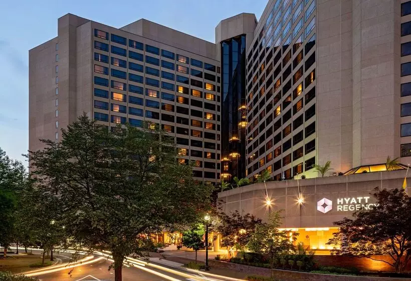 Отель Hyatt Regency Crystal City At Reagan National Airport