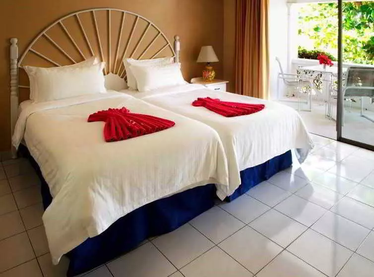 هتل Starfish Discovery Bay