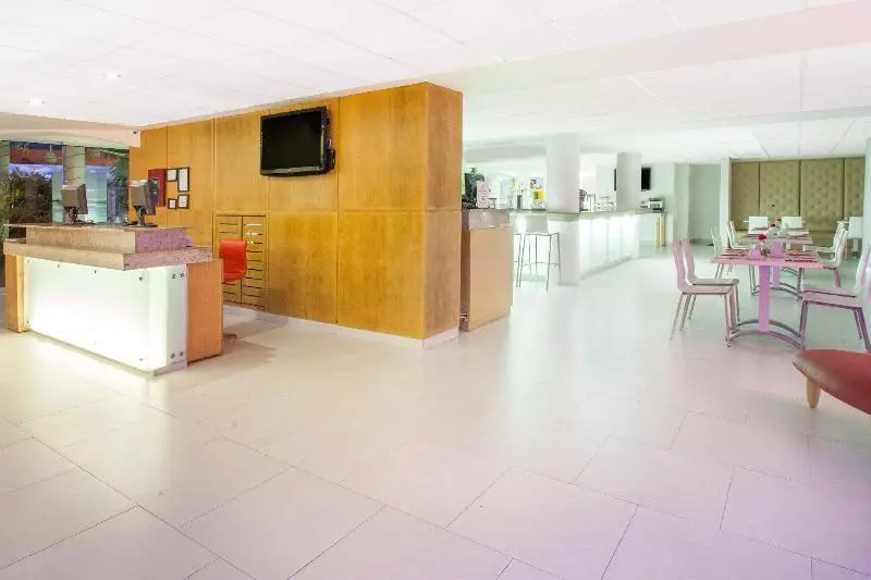 호텔 Adhara Express