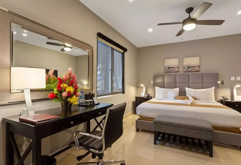 호텔 Best Western Plus Belize Biltmore Plaza