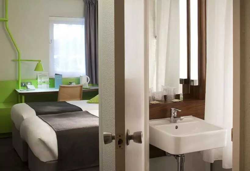 ホテル Campanile  Swindon