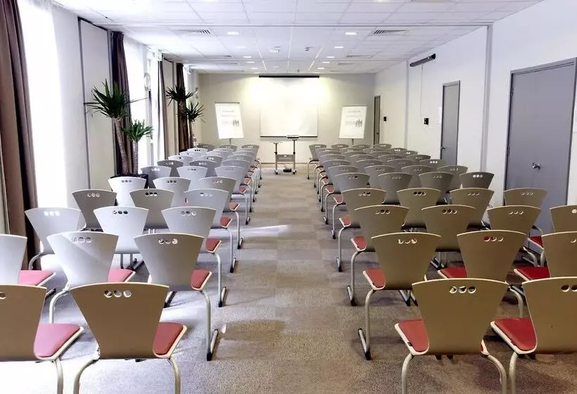 ホテル Campanile  Swindon