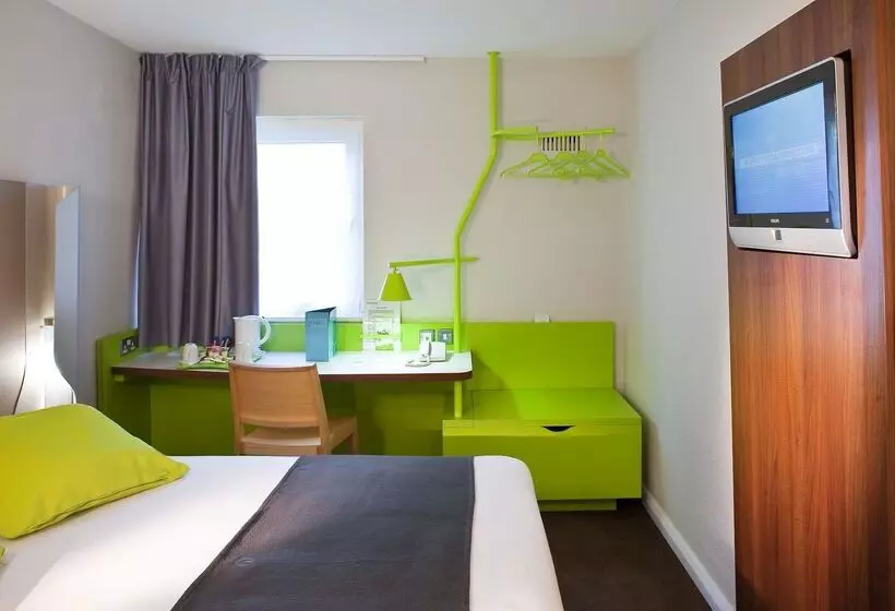 ホテル Campanile  Swindon