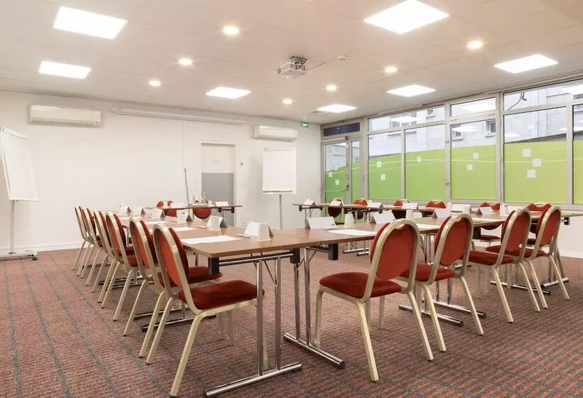 هتل Holiday Inn Express Amiens, An Ihg