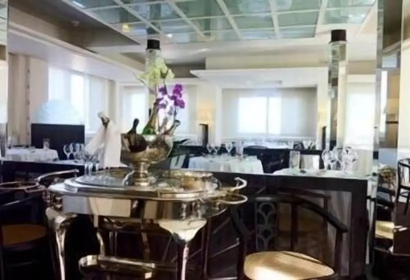 ホテル Hôtel Radio   Teritoria