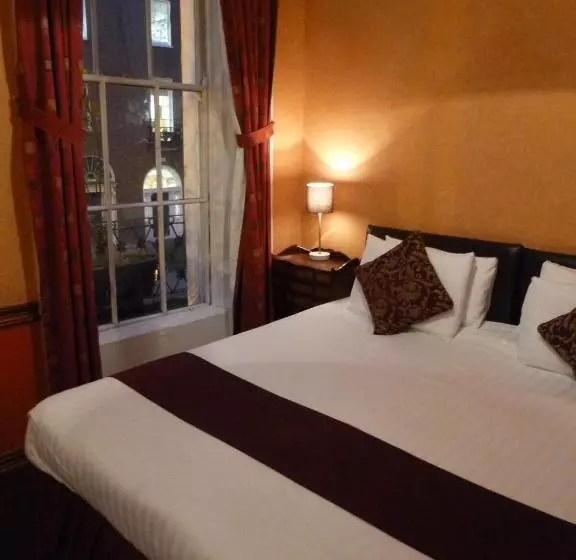 酒店 Russell Court