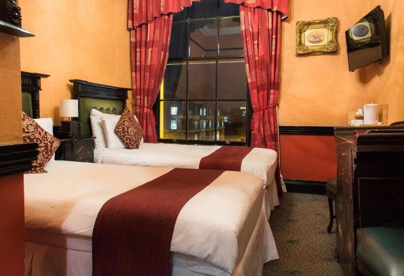 هتل Russell Court